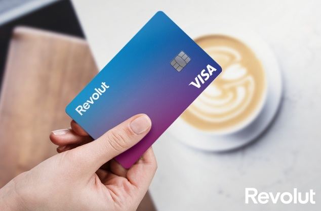 Los españoles multiplican por dos el gasto en entretenimiento, viajan más y se aficionan al pago por móvil