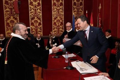El alcalde de Toledo, Carlos Velázquez, preside el Cabildo de Apertura de la Cofradía Internacional de Investigadores
