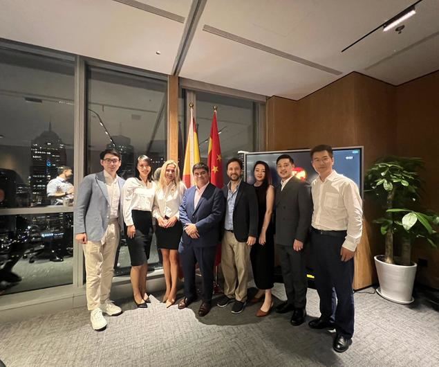De Izq. a Dcha.; Jason Jiang Senior Investment Director en Giant Tiger Capita, Akemi Xie () Partner en Zhonglun W&D Law firm, Laura González Escallada Fundadora y socia NI HAO CONECTA NHC, Oscar Olguin, Foreign Counsel Dentons, José Pablo Rodríguez, Cónsul Comercial de Costa Rica en Shanghái y director regional en Asia de PROCOMER, Alvaro Liu, Director general Shanghai Hanse, Jiayi Chen Hangzhou directora general Jinxin Chuangxue y Philip Duan Partner, partner Zhonglun W&D Law Firm.