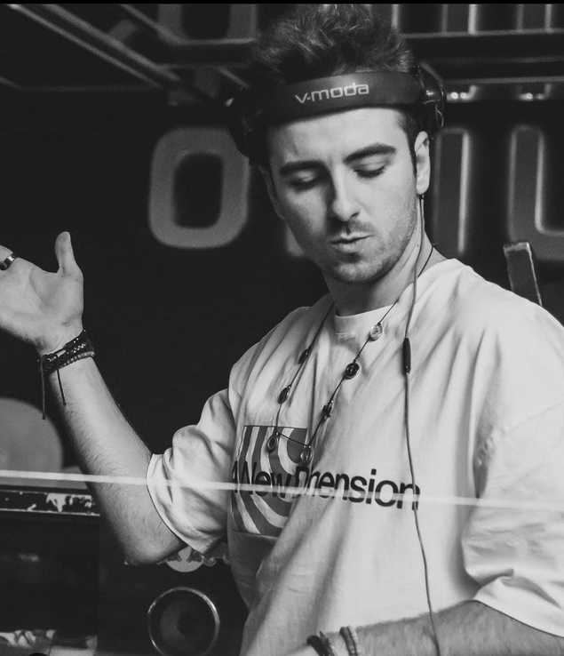 Gabi Sierra: el DJ que enciende el verano en los beach clubs de Marbella