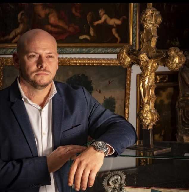 'En Templum Fine Art Auctions podemos hacer una primera valoración rigurosa y gratuita, a condición de que se nos otorgue la concesión de subastar la obra en exclusiva'. (Carles Viñas, Director de Templum Fine Art Auctions)