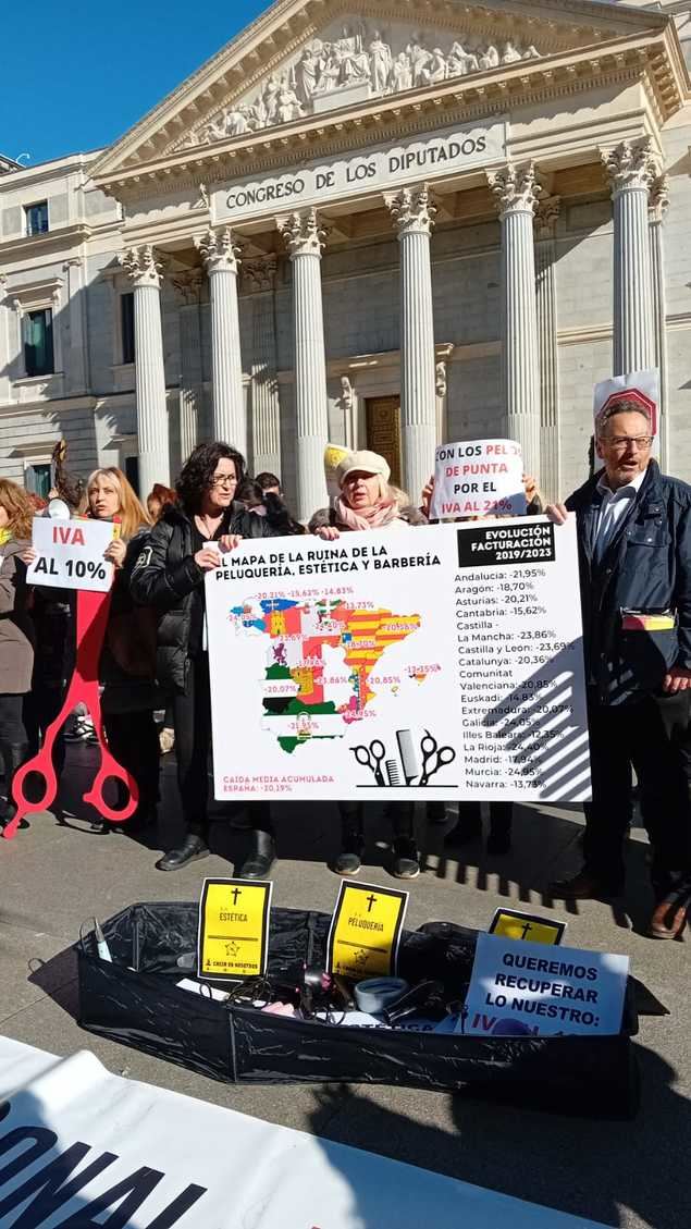 Peluqueros y esteticistas exigen la inclusión del IVA reducido en los Presupuestos Generales