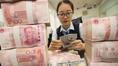 El yuan chino se mantiene como la quinta moneda más activa en pagos globales