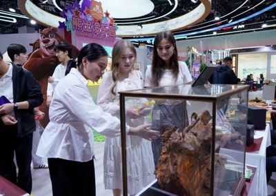 Cultural & eco-goods experience tour captures hearts of foreign students in E China