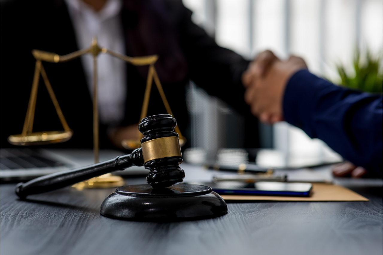 Asesoramiento legal bilingüe con un abogado polaco en España
