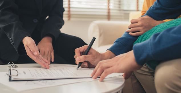Los perfiles mejor pagados del sector Legal, Ecommerce & Digital y Retail en España en 2022: Abogado/a Corporate M&A, Chief Digital Officer y Marketing Director