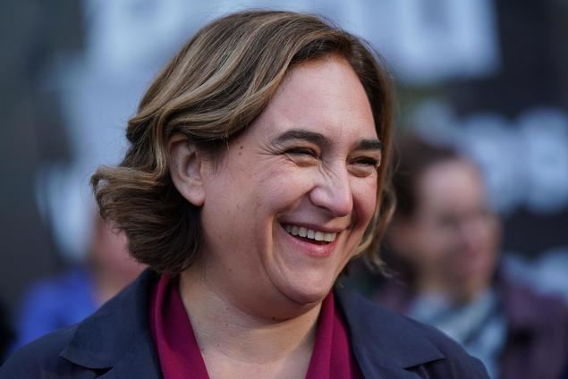 Ada Colau, alcaldesa de Barcelona, ha creado una red de entidades 'amíguetas' a las que viene financiando desde el Ayuntamiento que preside con cuantiosas sumas de dinero.