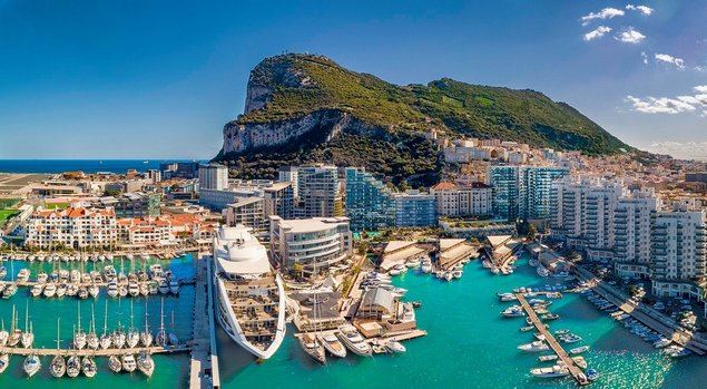 La colonia británica del Gibraltar, la única que persiste en el continente europeo, es uno de los puntos más contaminantes del Mediterráneo. 