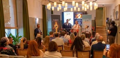 Javier Guerrero presenta en Madrid “Vuela Abejorro” de la mano de Ágatha Ruiz de la Prada