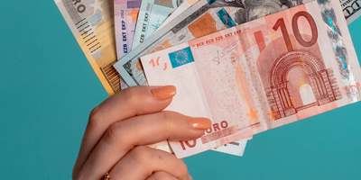 El dinero gana peso en la vida de los españoles