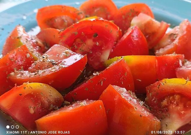 Llega el mes de Agosto y.....el mes del tomate en El Ancla del Lago….¡ Y Lo sabes!