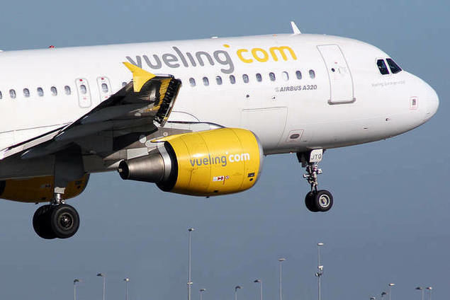 Vueling, condenada a pagar 1.747,98€ a un padre y sus dos hijos cuando solo les ofrecía 50€