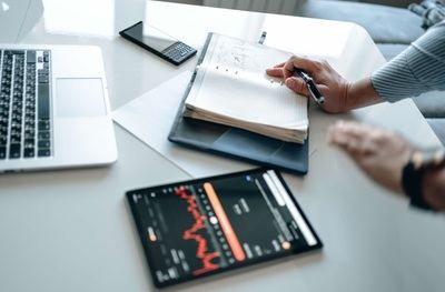 Asesor financiero vs banca privada: ¿qué modelo conviene a tu patrimonio?