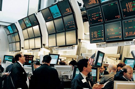 ¿Cómo impacta el sesgo de grupo cerrado en la inversión?