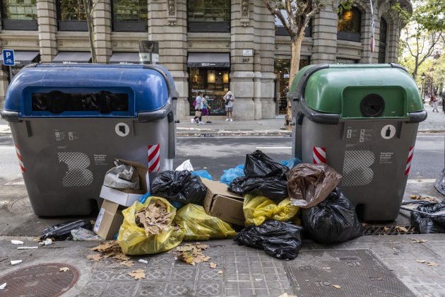 Valents denuncia que Colau y PSC “roban” a los ciudadanos con una tasa de residuos “ilegal”