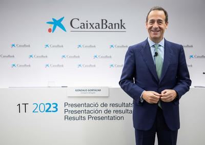 CaixaBank gana 855 millones de euros hasta marzo, un 21,1% más, y mantiene la fortaleza de su balance con la morosidad en mínimos