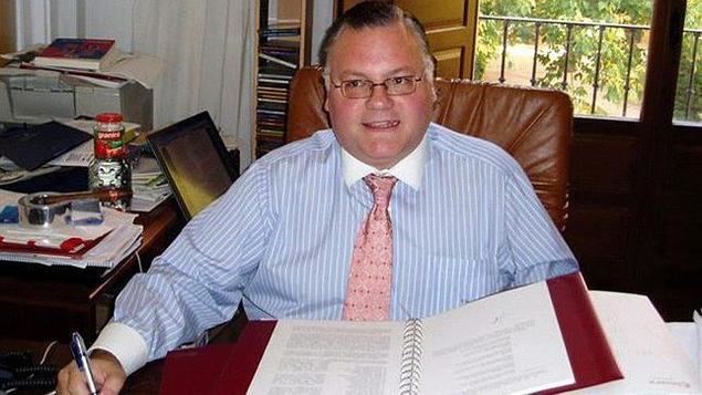 Carlos Alberto García Llorente, Asesor jurídico y Administrador de Empresas.