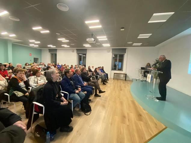 El concejal de Carabanchel, Carlos Izquierdo, reivindica el legado del pintor Alfredo Ramón en Madrid