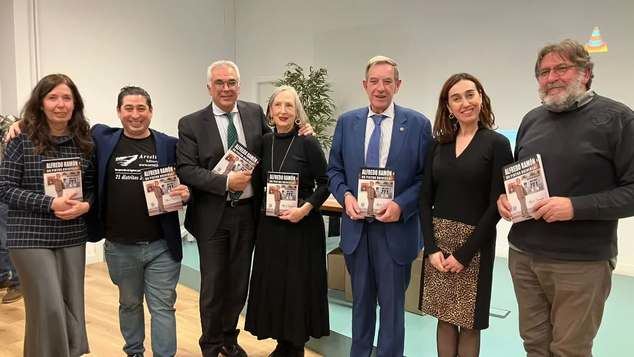 El concejal de Carabanchel, Carlos Izquierdo, reivindica el legado del pintor Alfredo Ramón en Madrid
