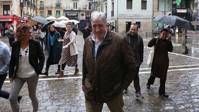 El PSOE entrega la Alcaldía de Pamplona a Bildu
