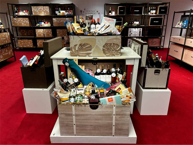 El Corte Inglés elabora más de 360.000 cestas y lotes de Navidad con productos de primera calidad