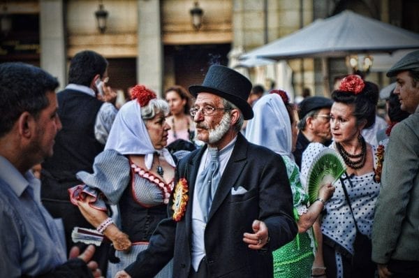 Fiestas de San Isidro. Códigos castizos de expresión en la vestimenta, los adornos y el propio acento “Pichi”