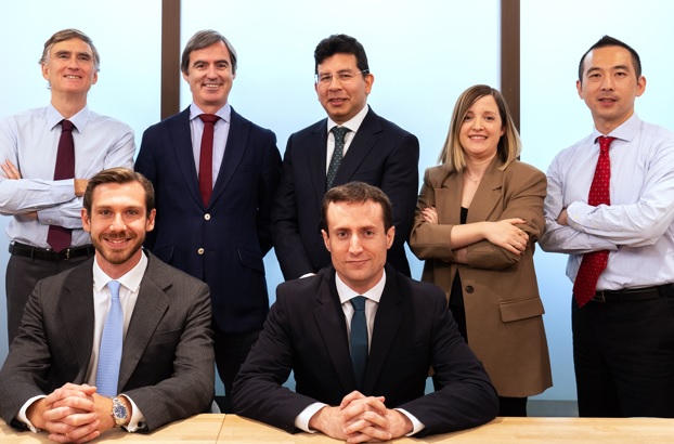 Equipo de inversión de Cobas AM. De izquierda a derecha, Francisco García Paramés; Vicente Martín Brogeras; Iván Chvedine Santamaría; Carmen Pérez Baguena; Mingkun Chan; Juan Huerta de Soto Huarte; Juan Cantus Pastor