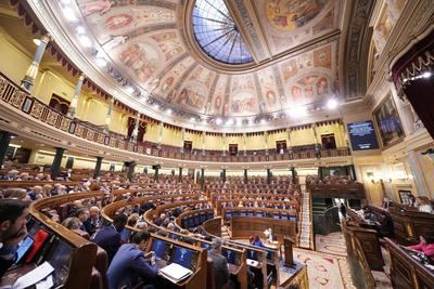 La disolución de las Cortes conlleva una paralización de buena parte de la economía.