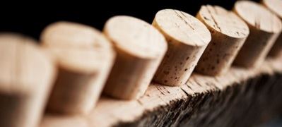 El corcho sigue siendo el cierre preferido para el 70% de las botellas de vino en el mundo