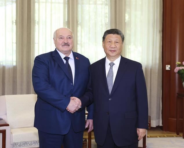 El presidente chino, Xi Jinping, se reúne con su homólogo bielorruso, Alexander Lukashenko, en Beijing, la capital de China, el 4 de junio de 2025. (Xinhua/Huang Jingwen)