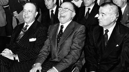 Hoy en día sería imposible una foto de Pablo Iglesias riéndose con Núñez Feijóo, igual que en 1978 se hicieron juntos en el Club Siglo XXI Santiago Carrillo y Manuel Fraga. Debería darnos envidia de su tolerancia y respeto mutuo. 