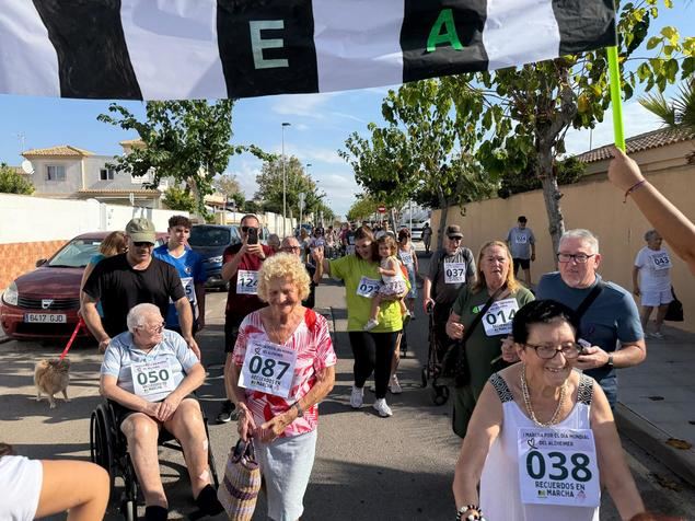 Más de 100 personas participaron en la marcha del Día Mundial del Alzhéimer del Centro Casaverde Pilar de la Horadada