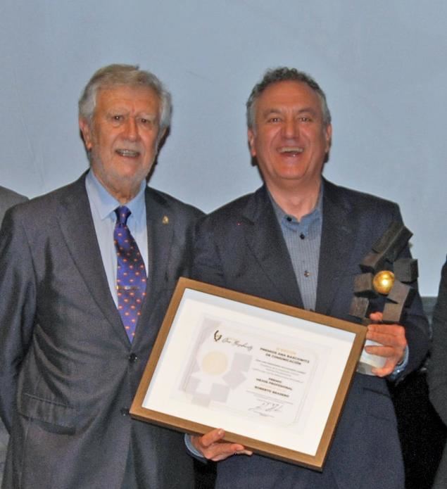 Roberto Brasero junto al presidente de la Asociación Cultural Ana Baschwitz, Luis Fernández-Matamoros.