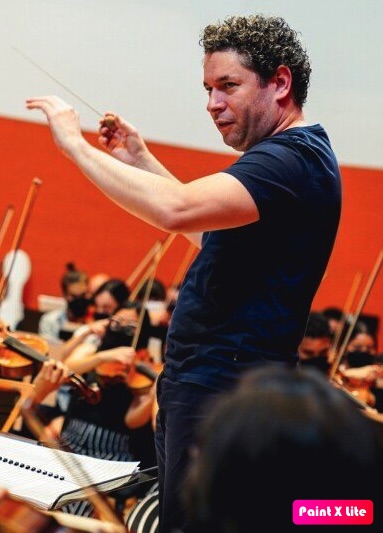 Gustavo Dudamel defiende el poder transformador de la música en el Parlamento escocés