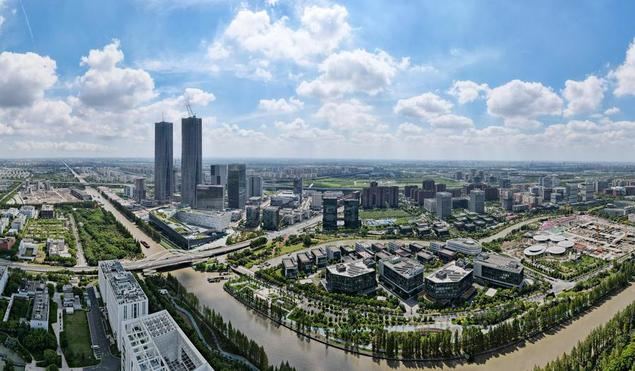 Vista aérea panorámica del 10 de enero de 2023 del área de Lujiazui en la Zona Piloto de Libre Comercio de China (Shanghai), en Shanghai, en el este de China. (Xinhua/Fang Zhe)