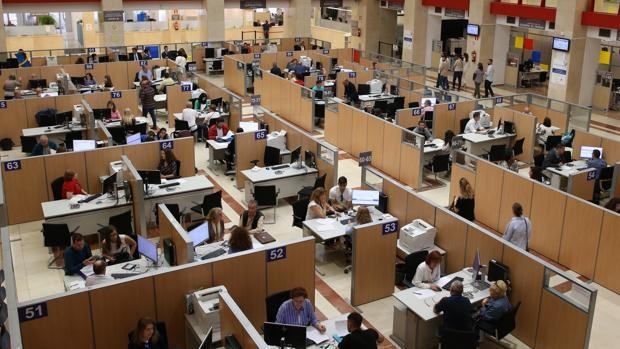 Jubilación de funcionarios: así será la situación del empleo público en la próxima década