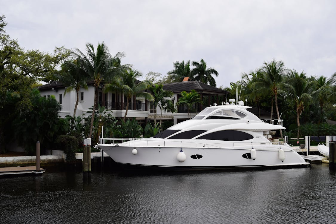 Del activo al servicio: por qué el lujo prefiere alquilar yates privados en lugar de comprarlos