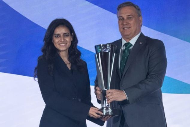 Shaikha Al Nowais, secretaria general de ONU Turismo y Justo Pastor Apodaca Paredes, embajador de Paraguay en España.