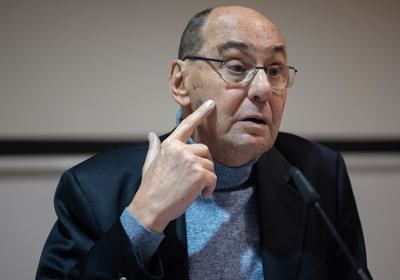 Vidal-Quadras reaparece en su primera rueda de prensa tras el atentado