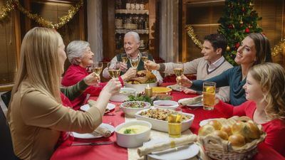 ¿Cómo sobrevivir a los encuentros navideños con habilidades sociales y disfrutar de la familia y los amigos sin agotamiento?