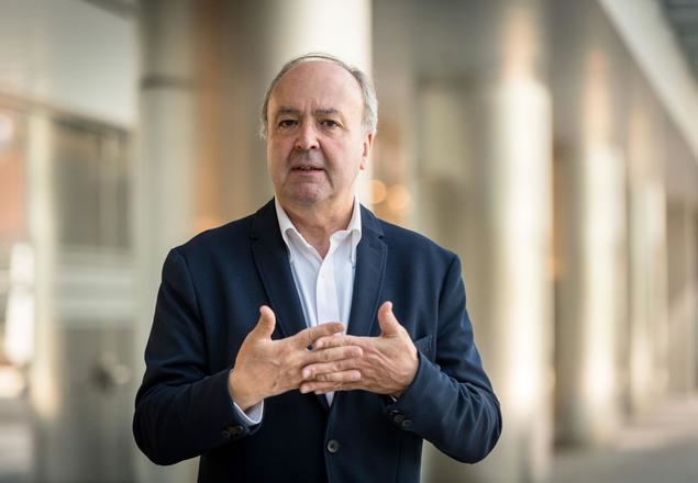 Julio García Gómez, experto en expresión y lenguaje de la Fundación Casaverde.Analista de comunicación de representantes de casas reales.