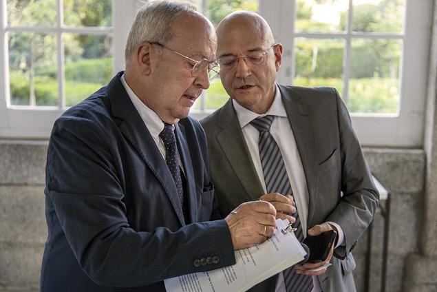 En la foto Julio García con Ubaldo Cuesta, vicerrector de Comunicación de la Universidad Complutense.