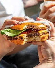 Uno de cada tres españoles pide hamburguesas para sobrellevar un mal día