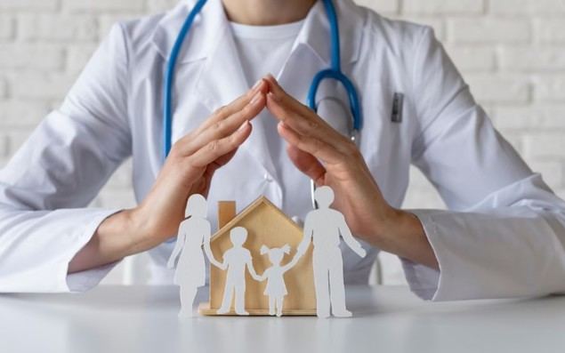 ¿Cuál es la diferencia entre un seguro de salud y un seguro de hospitalización en España?