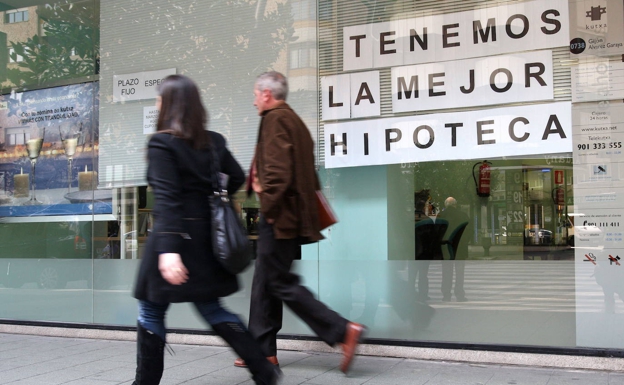 El euríbor sube a niveles de 2015 y encarece las hipotecas variables en 600 euros más al año