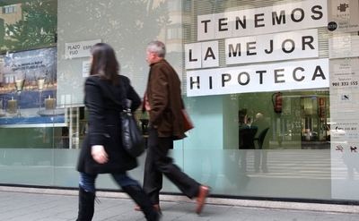 El euríbor sube a niveles de 2015 y encarece las hipotecas variables en 600 euros más al año