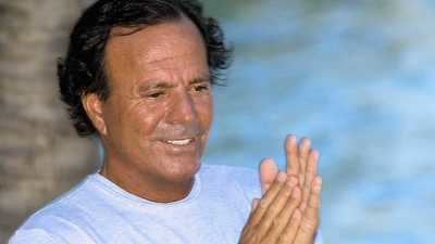 El arte de la seducción del estilo de comunicación de Julio Iglesias