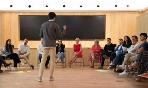 La ciudadanía presenta a la Secretaria de Estado Carme Artigas sus propuestas para que las empresas mejoren la vida de las personas