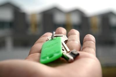 Los efectos de la ley de vivienda: menos viviendas en alquiler y aumento de precios en zonas no reguladas