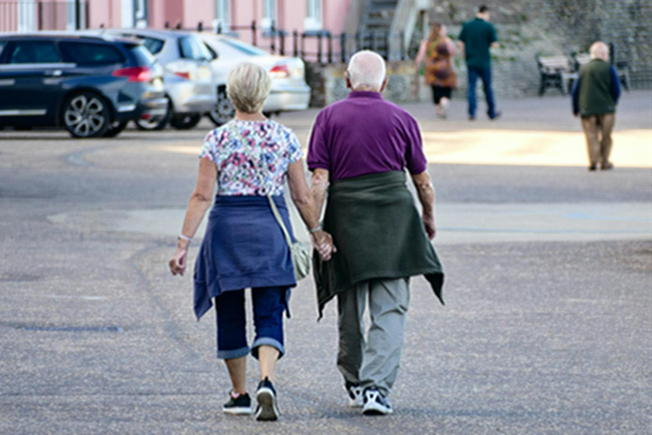 Casas más pequeñas, con más servicios y adaptadas a su estilo de vida: así está agitando la generación ‘silver’ el mercado inmobiliario español